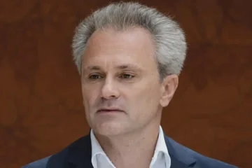 АКО ПРОТИВ СДСМ СЕ ОРГАНИЗИРА ДОС, ШТО Е ФИЛИПЧЕ – МИЛОШЕВИЌ?! Бихаќка никако да излезе од српската матрица