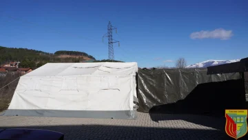 КИЧЕВО ПО ПОПЛАВИТЕ: Координација со АРМ и обезбедување подобри услови – мобилна бања, техничко возило, топла вода