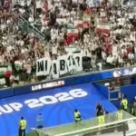 Навивачите на Иран подигнаа транспарент што ќе ги налути Американците (Видео)