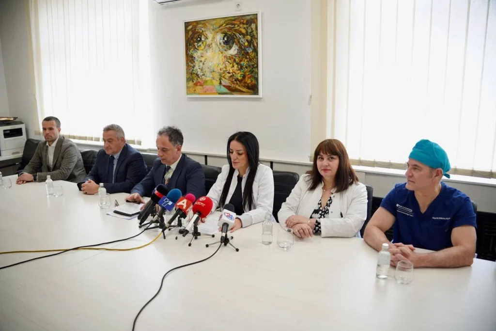 Алиу: Успешно реализирани 16 трансплантации на рожница во соработка со тим експерти од САД