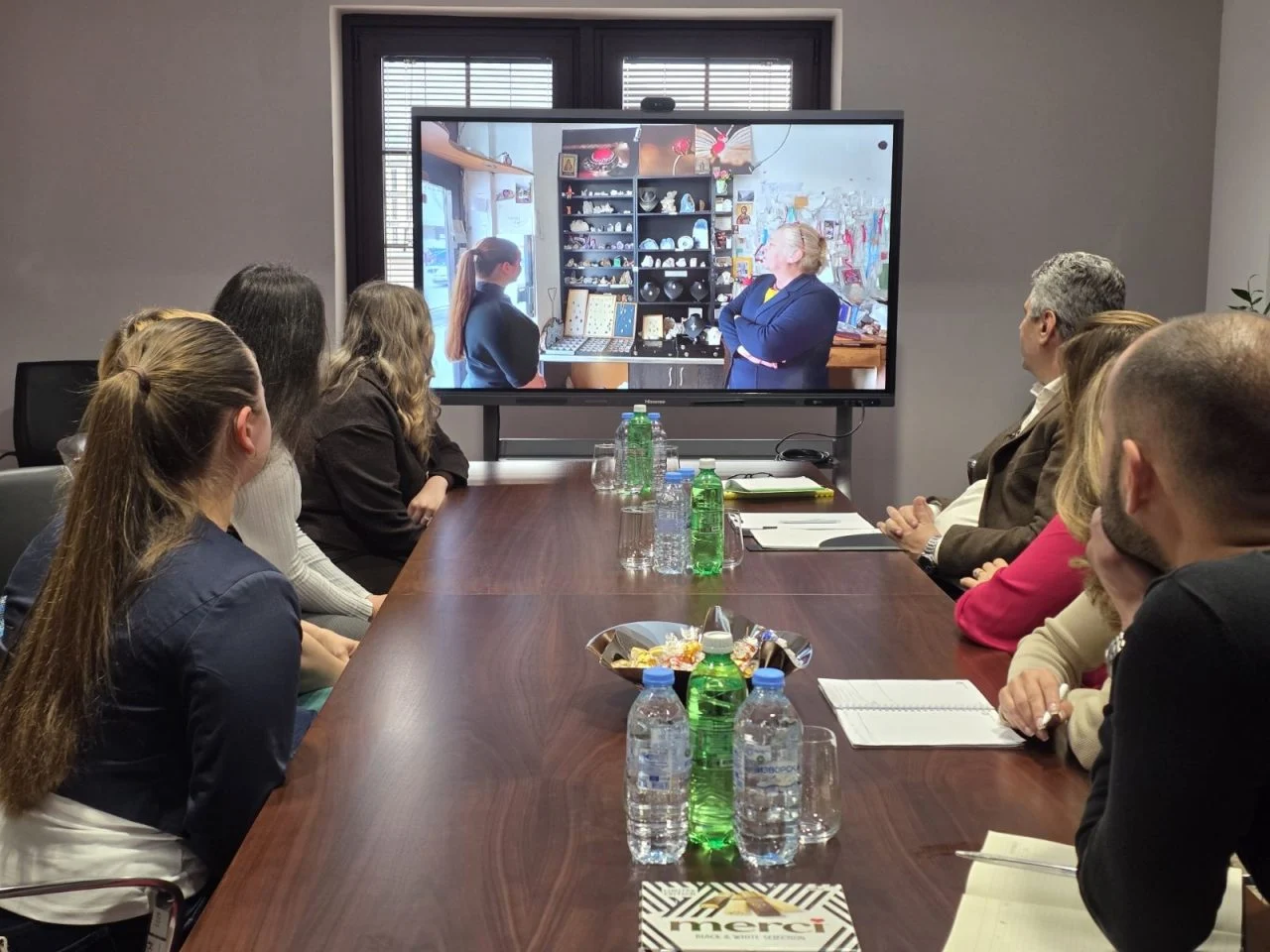 (Фото) Младите ја раскажуваат приказната за рубинот – Божиновска се сретна со наградените ученички