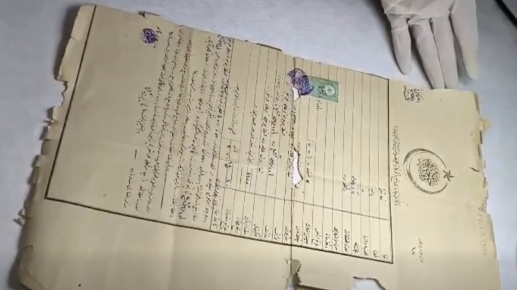 ВИДЕО Тивките чувари на минатото: Како во Државниот архив се „лекуваат“ документи стари над еден век