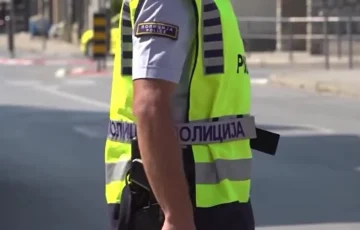 СЕДУМ ЛИЦА ВОЗЕЛЕ БЕЗ ВОЗАЧКА ДОЗВОЛА: МВР приведе девет возачи за прекршоци во сообраќајот