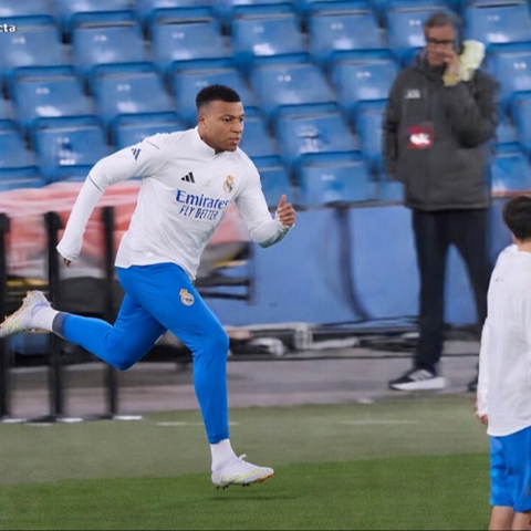 Мбапе задоцни на тренингот во Манчестер, реакцијата на Арбелоа стана хит (ВИДЕО)