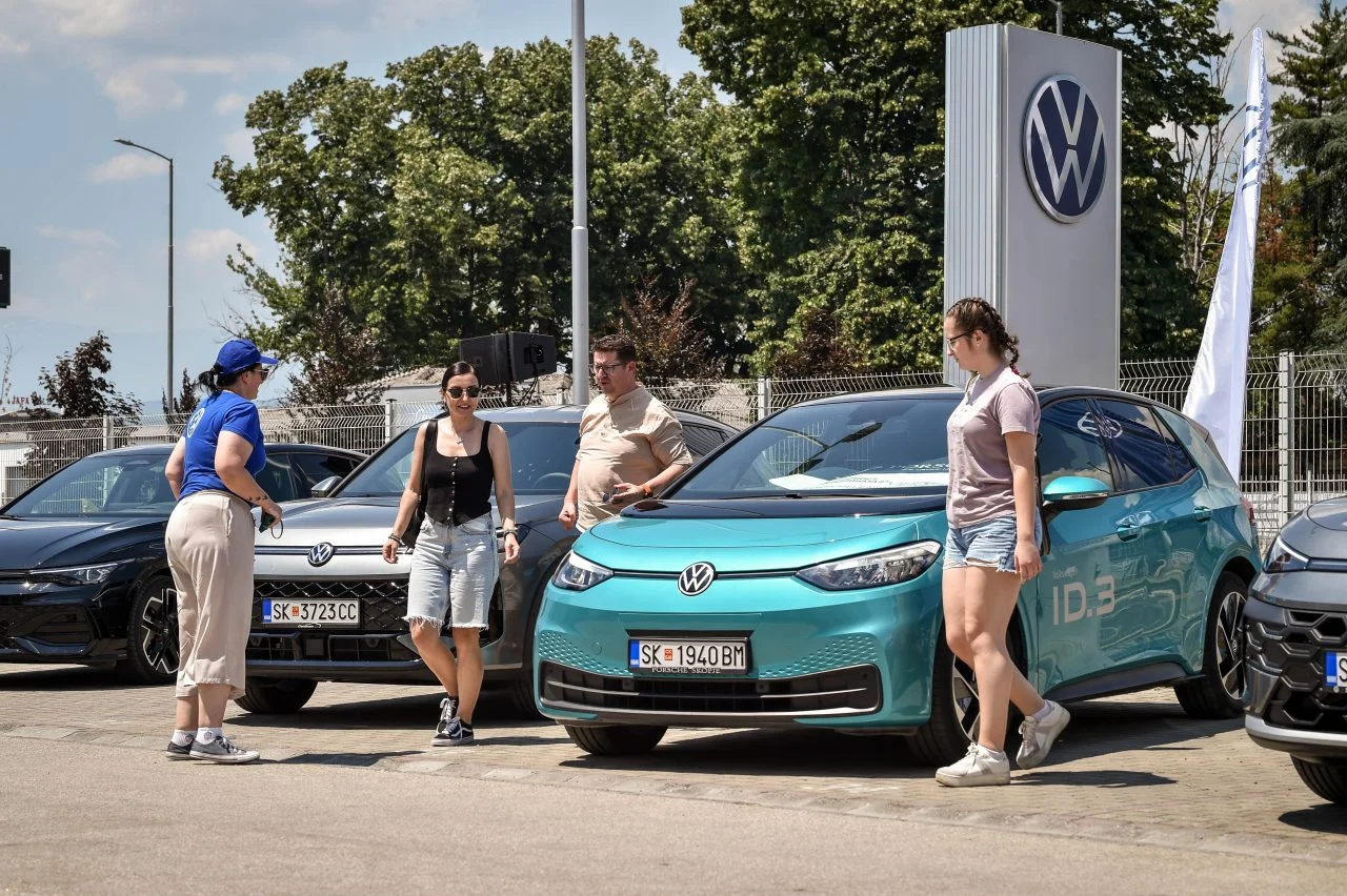 Porsche Skopje ги отвори вратите за љубителите на автомобилите – посетителите уживаа во тест-возења, нови модели и пријатна атмосфера