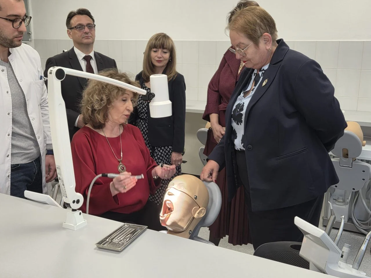 Нова лабораторија за претклинички вежби на Стоматолошкиот факултет, инфраструктурата во високото образование забрзано се модернизира, вели Јаневска