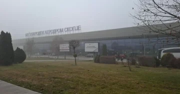 Маглата го парализира авиосообраќајот: Доцнења и откажан лет на аеродромот во Скопје