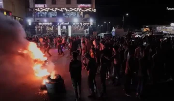 (ВИДЕО) НАЈГОЛЕМИ ПРОТЕСТИ ОД ПАДОТ НА АСАД: Сириските граѓани излегоа на улиците поради поскапување на горивото