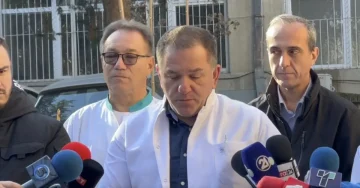 Двегодишно дете се бори за живот по прострелна повреда во главата