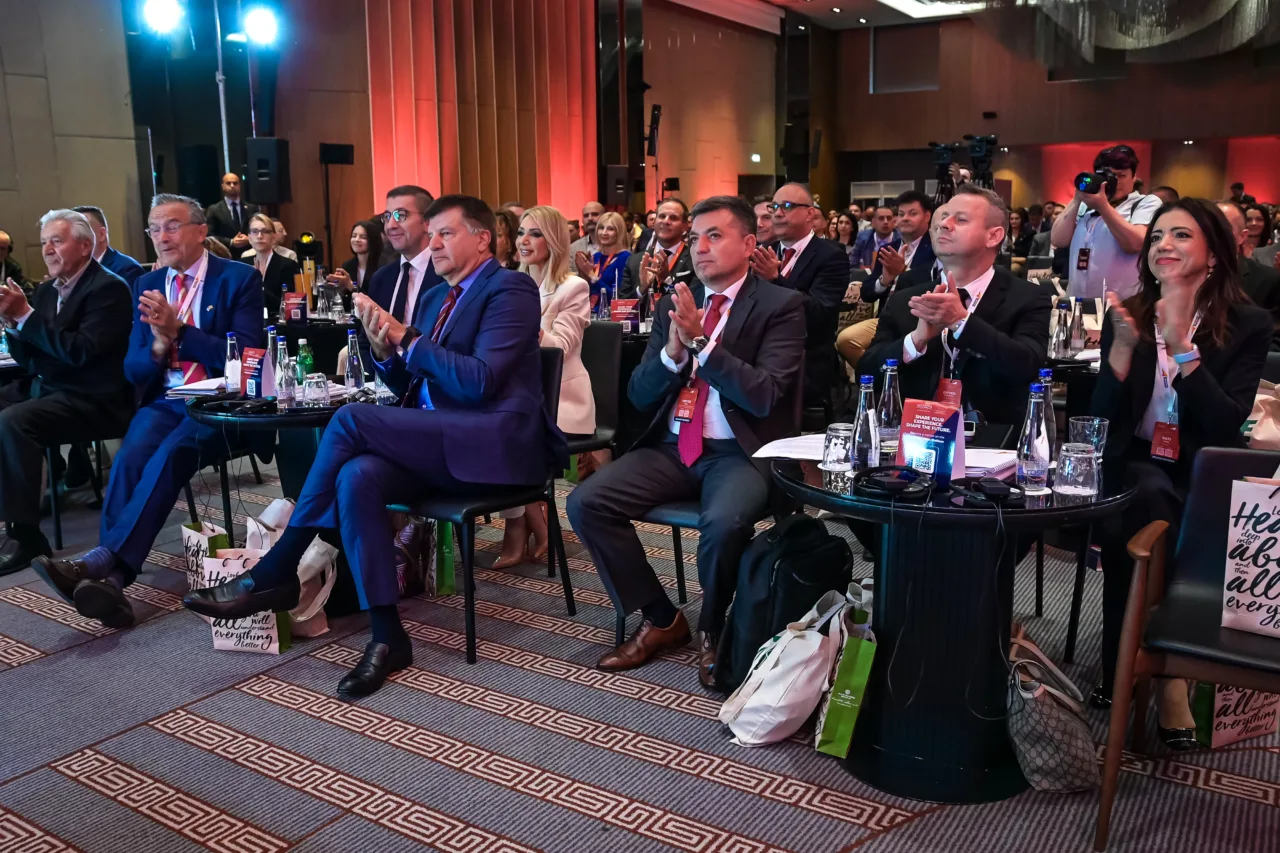 Мукаетов на Самитот „Македонија 2025“: „’Алкалоид’ е пример дека Македонија може да се натпреварува глобално“