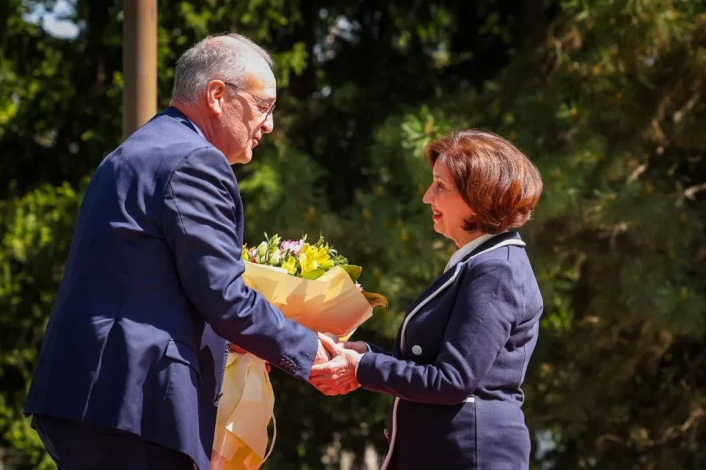 (Фото) Сиљановска-Давкова со највисоки државни и воени почести го пречека швајцарскиот претседател Пармелан