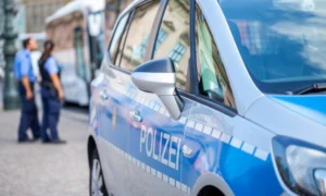 Момче почина од струен удар откако се обидело да земе електронска цигара која му падната на шините во метро станица во Берлин