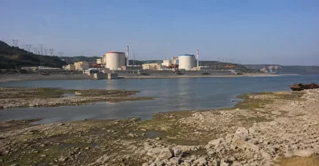 СУШАТА ГО НАМАЛИ НИВОТО НА ДУНАВ: Романија подготвува ново минирање за да ја спаси нуклеарката Чернавода