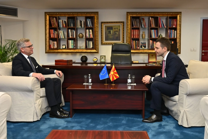 Средба Муцунски со еврокомесарот Брунер: Продолжување на напорите за изнаоѓање решенија за професионалните возачи