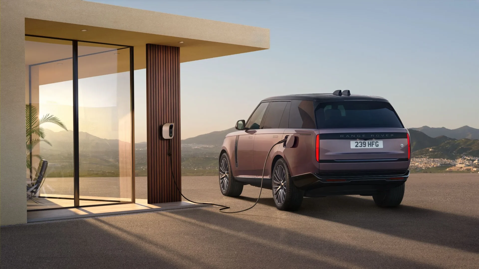 Land Rover го претстави првиот целосно електричен Range Rover