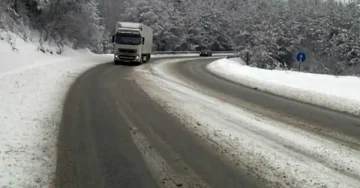 СНЕГ НА ПЛАНИНСКИТЕ ВРВОВИ: Еве каква е состојбата на патиштата