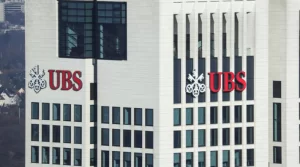 UBS се заканува дека ќе ја напушти Швајцарија