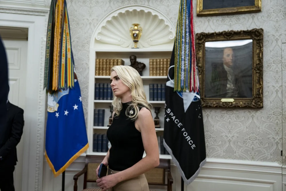 Тимот на Меланија реагира на гласините за наводната афера на Трамп со асистентката