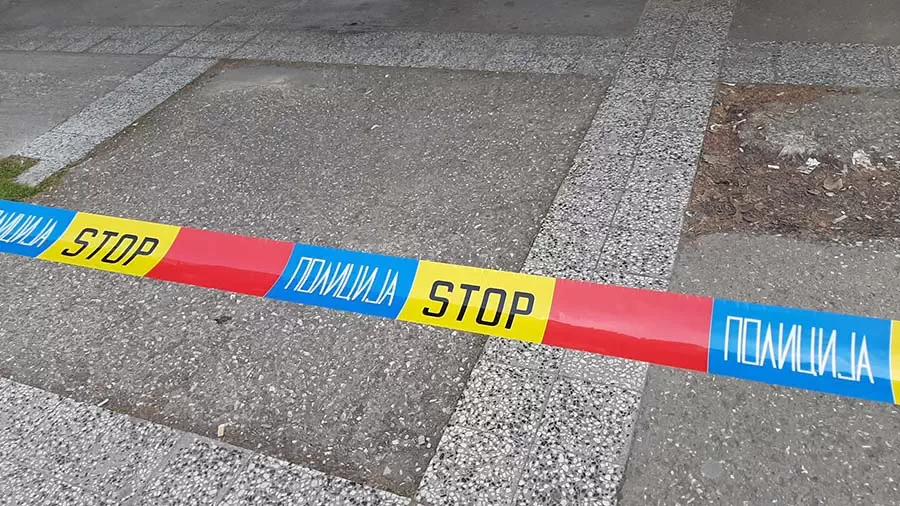 Работници на градилиште затрупани со земја, двајца извлечени во тек е акција за спасување на третиот