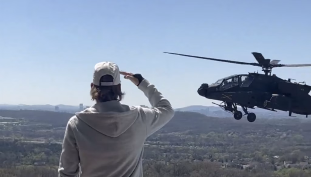 Воен хеликоптер лебди над домот на Кид Рок, тој салутира: Истрага е во тек!