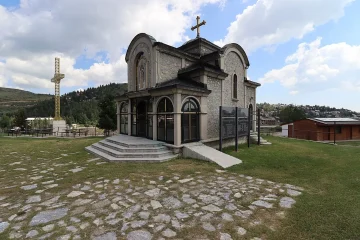 Малолетници од скопско село на екскуризија се обиделе да украдат пари од манастирот „Св. Наум Охридски“ на Попова Шапка