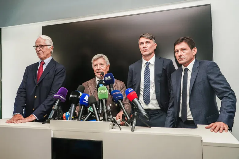 Циркусот во Италија продолжува, Малдини и Леонардо ја напуштија репрезентацијата по 16 дена