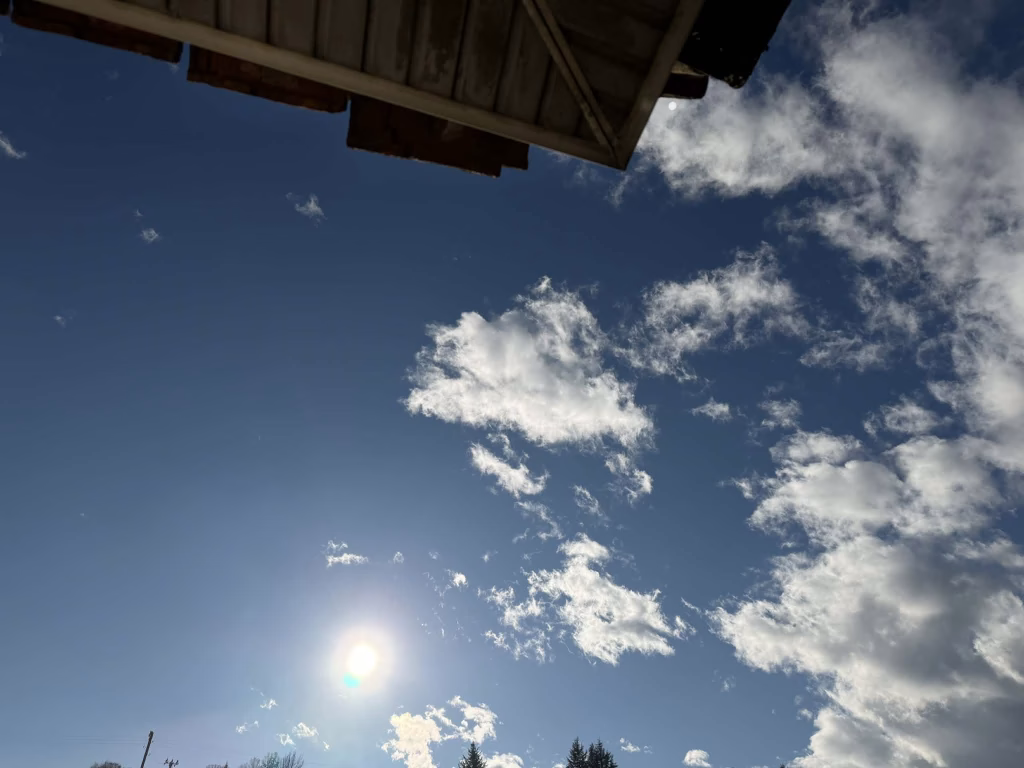 Сончево со мала до умерена облачност, температурите до 16 степени