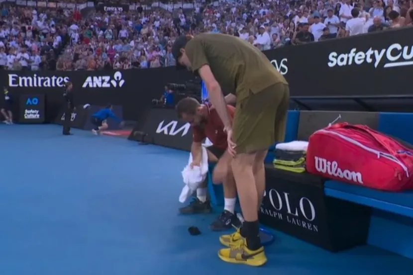 Синер одигра два брутални сета и го расплака противникот (Видео)