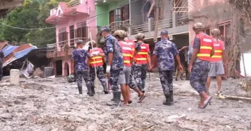 ПОТРАГАТА ВО НЕПАЛ ПРОДОЛЖУВА: Дронови и хеликоптери ги пребаруваат погодените планински подрачја