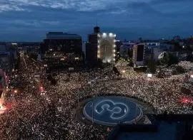 Срдановиќ повика на смиреност и достоинство, откако група граѓани влезе во медиуми блиски до Вучиќ
