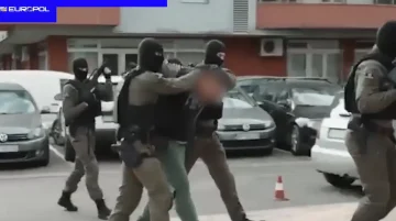 (ВИДЕО) ОТКРИЕН ИДЕНТИТЕТОТ НА УАПСЕНИОТ ВОДАЧ НА НАРКО-КАРТЕЛ ОД ЦРНА ГОРА: Неговата компанија за банани и ореви заработува милиони евра