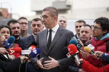 Мицкоски: 55.000 студенти ќе добијат по 15.300 денари за електронски уреди