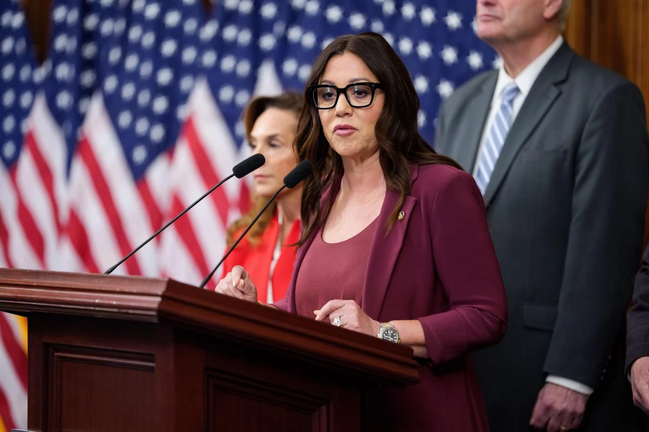 Уште една министерка го напушта Трамп, нејзиниот сопруг вмешан во скандал со сексуално вознемирување