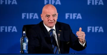 УЕФА подготвува тужба против Џани Инфантино