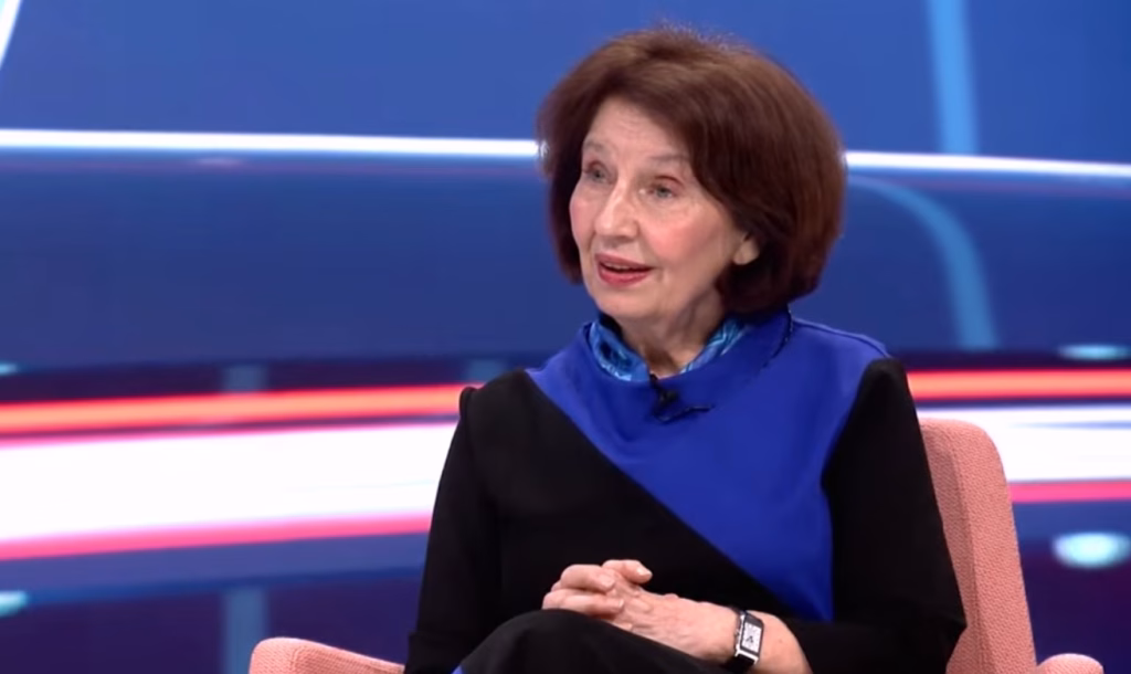 Давкова: Сега сфатив дека на еден начин функционирате како професор, на друг како политичар