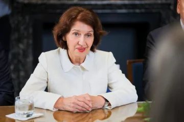 Сиљановска – Давкова за МИА: Не е проблемот во Уставот, сме го менувале 36 пати, па секаде суверенитетот извира од граѓаните, а кај нас изгледа и од меѓународната заедница