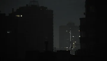 КИЕВ ВО СТУД И МРАК: Околу 3.000 станбени згради и понатаму без греење, руските воздушни напади продолжуваат