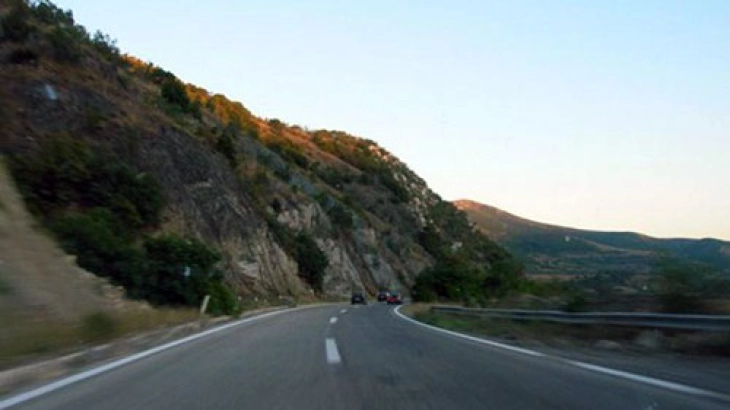 Сообраќајот се одвива непречено, наместа по влажни коловози