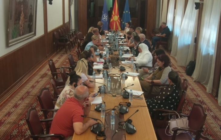 Пакетот закони за високо образование прифатени од матичната собраниска комисија, одат на натамошно читање