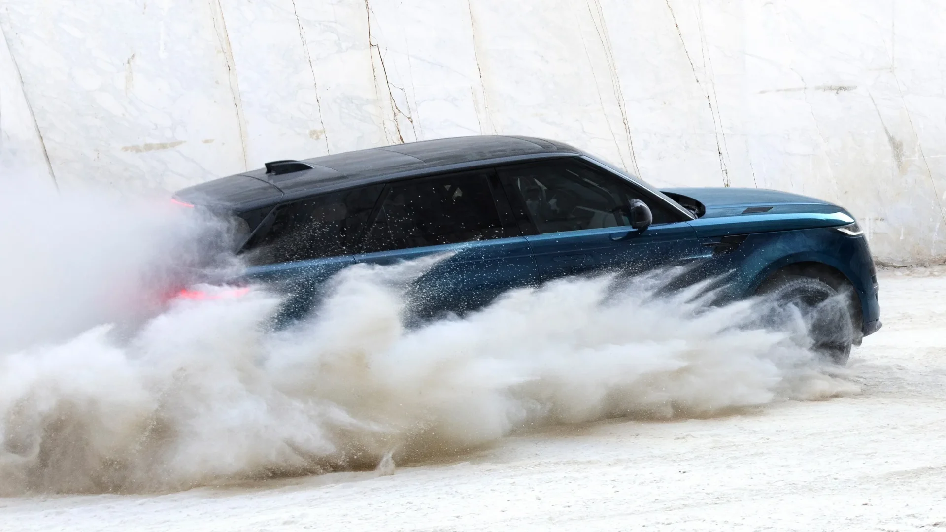 Range Rover Sport Electric пристигнува со 542 КС и автономија до 600 километри