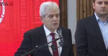 Ахмети и Мицкоски ќе имаат дополнителна тет-а-тет средба, ДУИ се согласува со „Сејф сити“