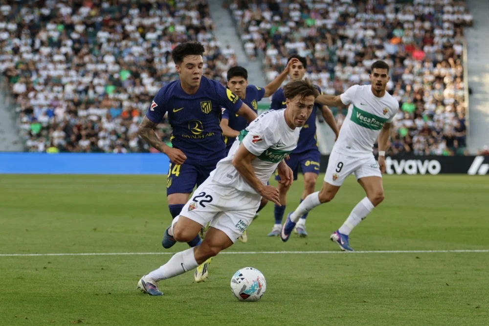 (Видео) Елче освои важни бодови – Ги искористи киксот на Облак и глупоста на Алмада