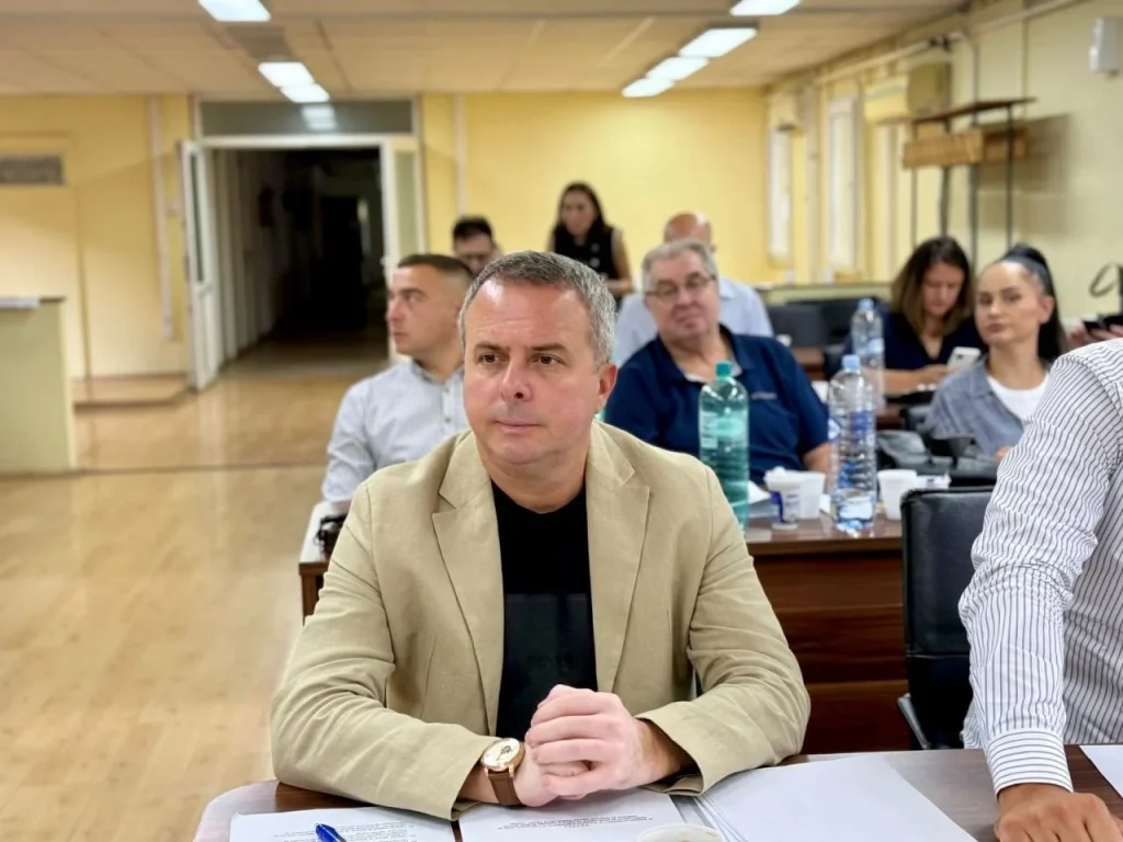 Герасимовски: Срамота е што советничката група на ВМРО-ДПМНЕ ги блокира вработувањата на административно технички персонал и дефектолози во основните училишта