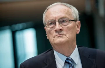 ШПИОНСКИ СКАНДАЛ ГО ТРЕСЕ БЕРЛИН: Кој е Аугуст Ханинг и каде завршиле 2.000 строга доверливи документи?