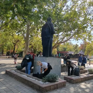 ЗАЕДНИЧКА ЕКОЛОШКА АКЦИЈА ЗА ПОЧИСТО ЃОРЧЕ: Ученици, наставници и граѓани ја чистеа општината