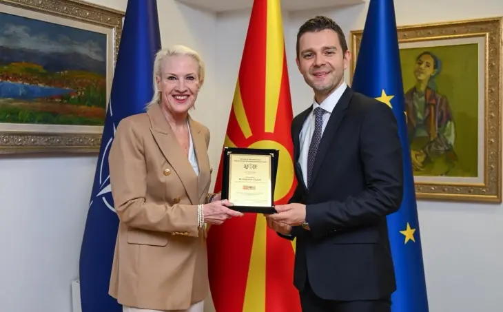 Муцунски на проштална средба со амбасадорката Агелер