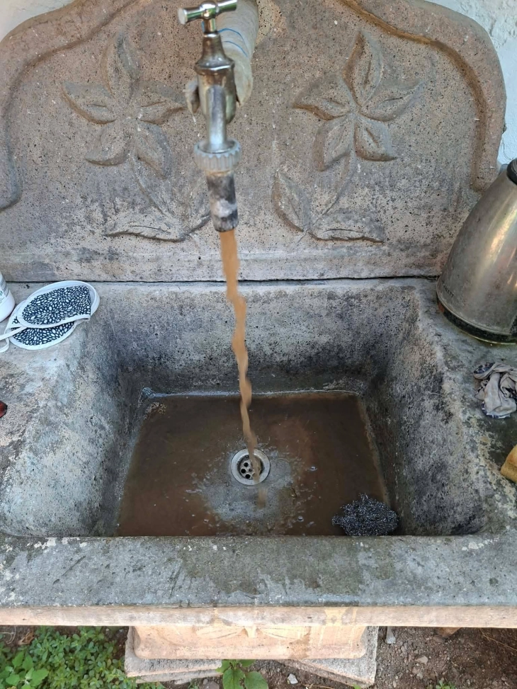 Водата во делчевското село Град не се препорачува за пиење поради заматеност, во тек санација на дефектите