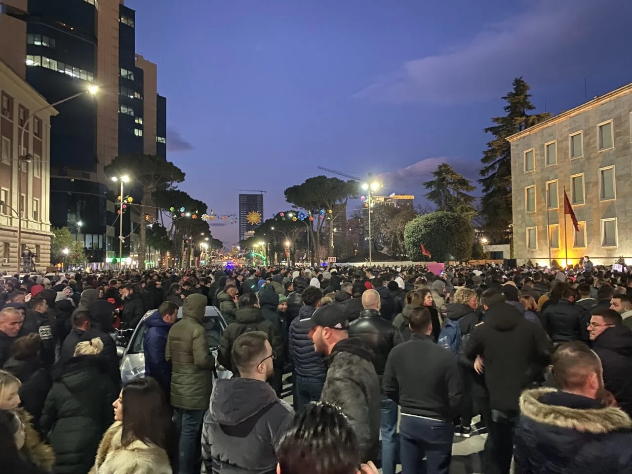 Европската комисија го осуди насилството на протестите во Албанија