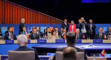 Претседателката Сиљановска Давкова ја предводи македонската делегација на Самитот на НАТО во Анкара