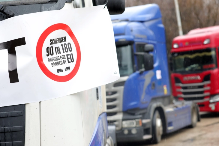 Камионските превозниците втор ден го блокираат товарниот сообраќај на граничните премини